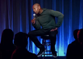 5 Bizarre Yet Brilliant Lessons DJs Can Learn from Stand-up Comedians